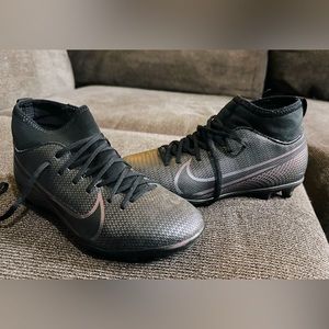 BNike soccer cleats size 2Y